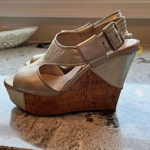 5.5 franco sarto gold metallic wedge sandal